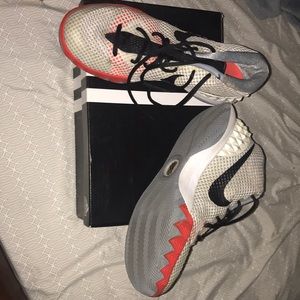 Kyrie 2’s